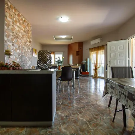 Tanias Seafront Villa-by Rentalspro Services- Halkidiki *